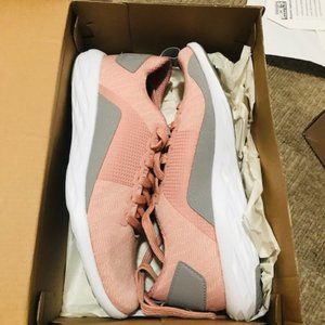 NEW Pretty Light Pink Reebok AstroRide 7.5 (38EUR)